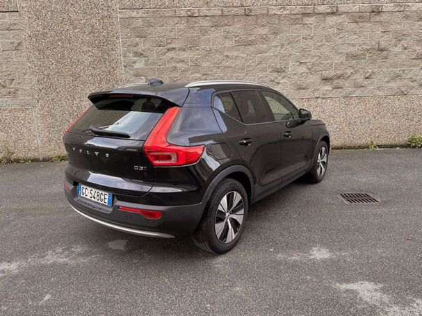 Volvo XC40 D3 AWD Geartronic Momentum 110 kW image number 2