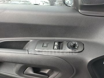 Car image 33