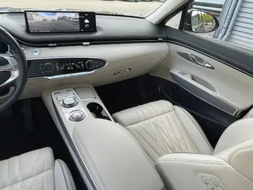 Car image 25