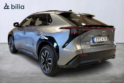 Car image 4