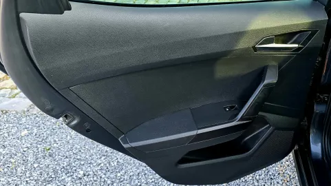 Car image 27