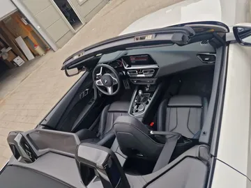 Car image 24