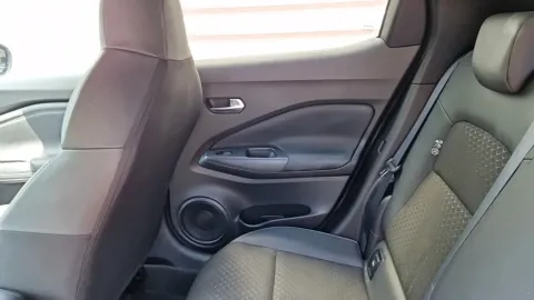 Car image 29