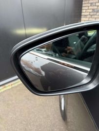 Car image 38