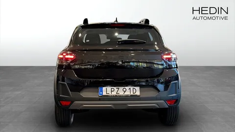 Car image 4