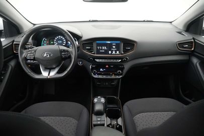 Car image 11