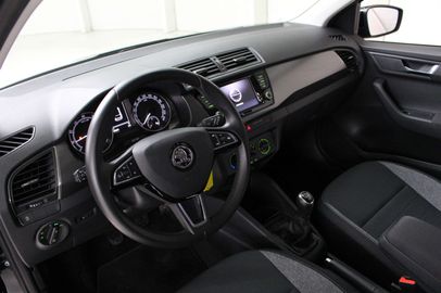 Car image 12