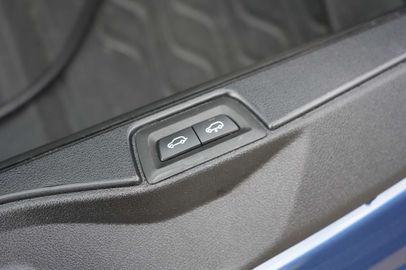 Car image 36