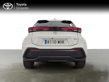 Car image 3