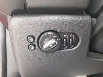Car image 32