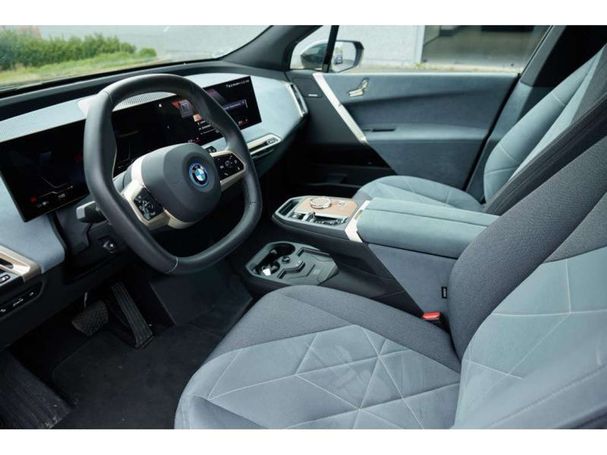 BMW iX xDrive40 240 kW image number 4