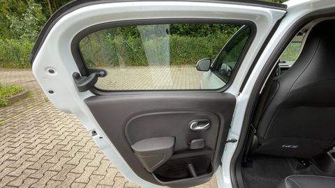 Car image 37