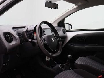 Car image 26