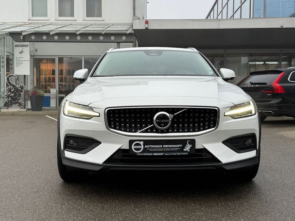 Volvo V60 Cross Country AWD Ultimate 184 kW image number 3