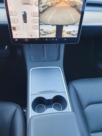 Tesla Model Y Long Range AWD 378 kW image number 7