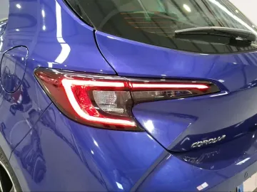 Car image 24