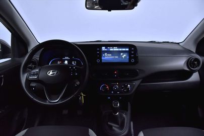 Car image 12