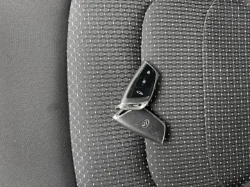Car image 34