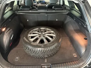 Car image 25