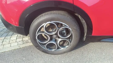 Car image 24
