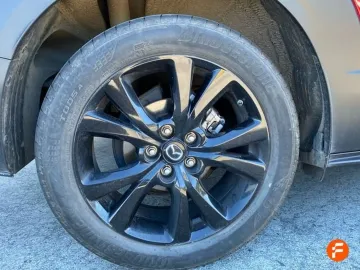 Car image 32
