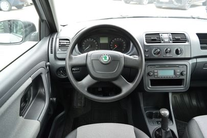 Car image 12