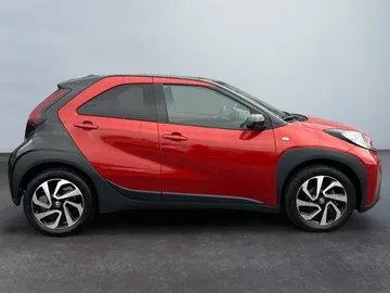 Car image 4