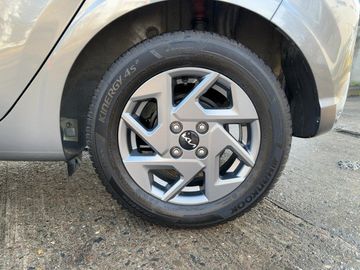 Car image 17
