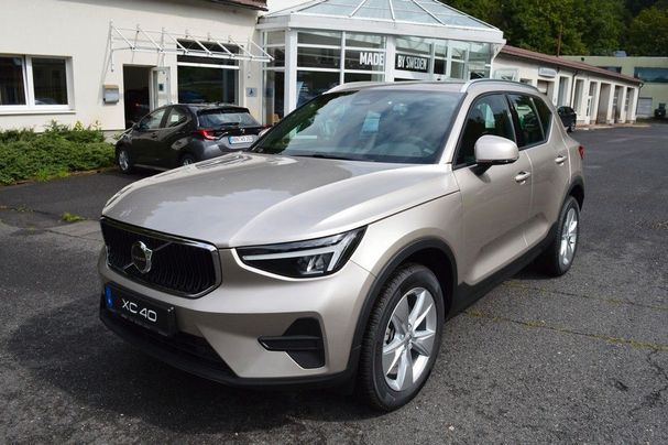 Volvo XC40 B3 Core 120 kW image number 1