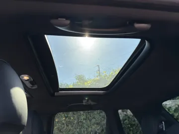 Car image 32