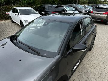 Car image 32