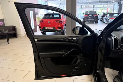 Car image 34