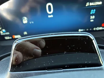 Car image 27