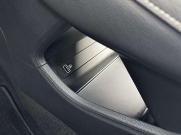 Car image 36