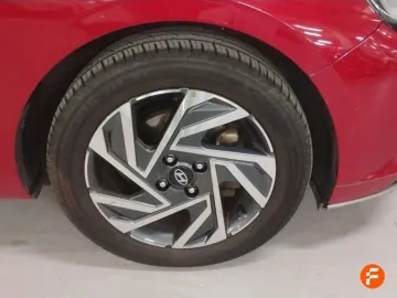 Car image 30