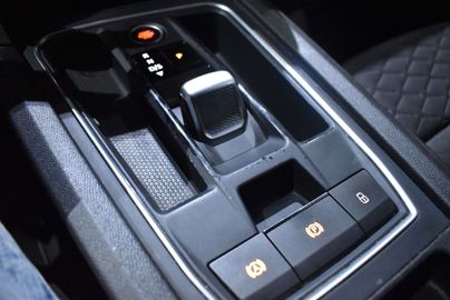 Car image 30