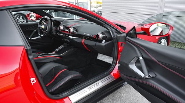 Ferrari 812 Superfast 588 kW image number 9