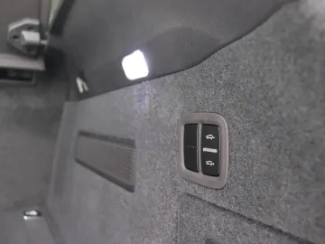 Car image 40