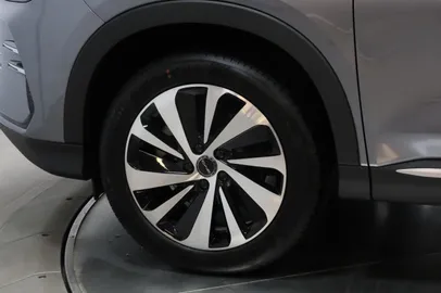 Car image 27