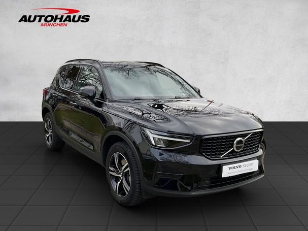 Volvo XC40 Plus Dark 145 kW image number 3