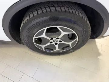 Car image 33