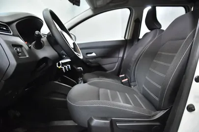 Car image 22