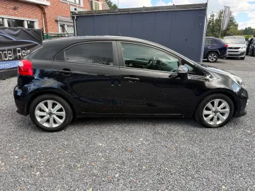 Car image 24
