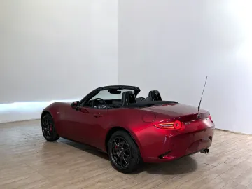 Car image 32