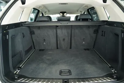 Car image 34