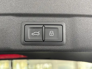 Car image 47