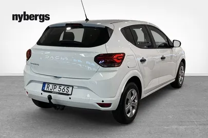 Car image 3