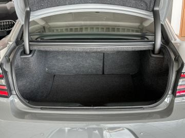 Car image 33