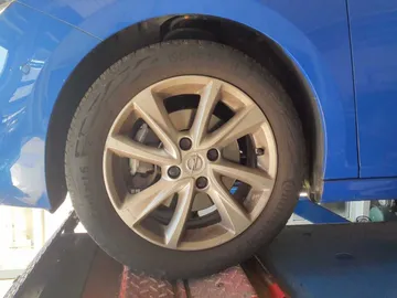 Car image 11