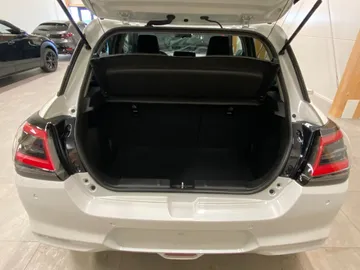 Car image 18